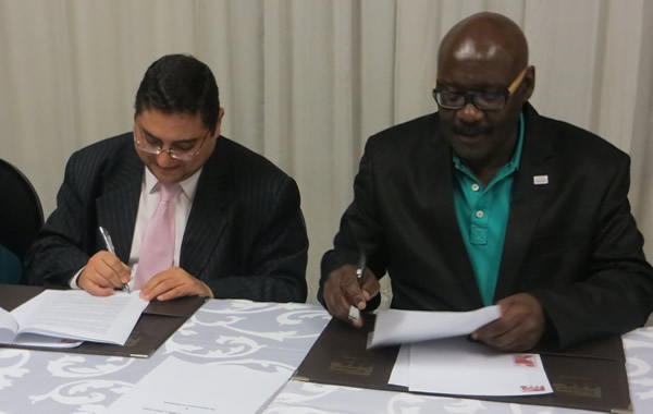 The Memorandum of Understanding was signed by Dr. Ihab Ahmed, SAA President to you left and the Minister of Health, Dr. Pagwesese David Parirenyatwa representing the Government of Zimbabwe to you left